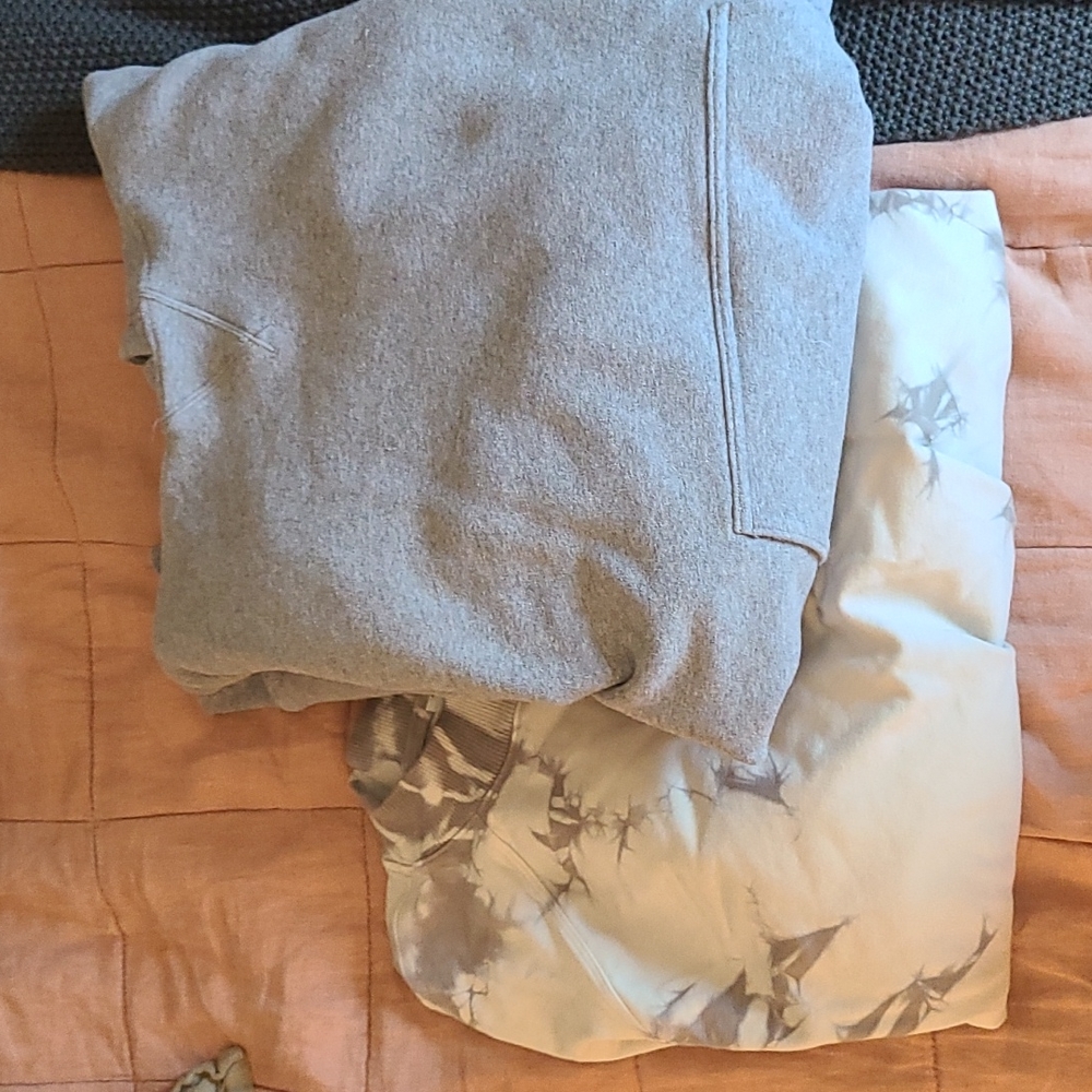 Lululemon *bundle* - Picture 2 of 4
